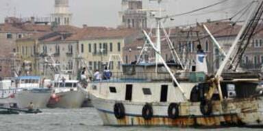 Toter Migrant in LKW am Hafen entdeckt