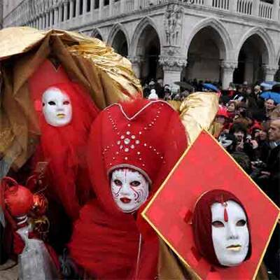 König Karneval regiert die Welt