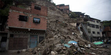 Unwetter und Erdrutsche: 16 Tote