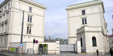 Machtkampf um die Geheimdienste