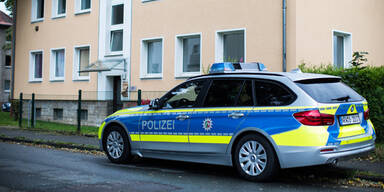 Frau am Bahnhof weggezerrt und vergewaltigt