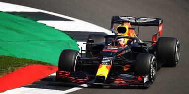 Verstappen feiert ersten Saisonsieg vor Mercedes-Duo