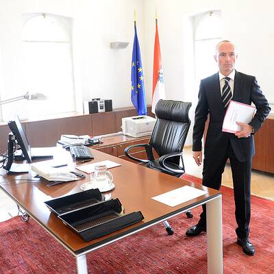 Klug als Verteidigungsminister angelobt