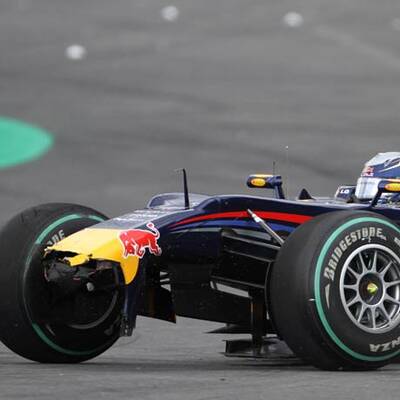 Vettel schießt Button ab