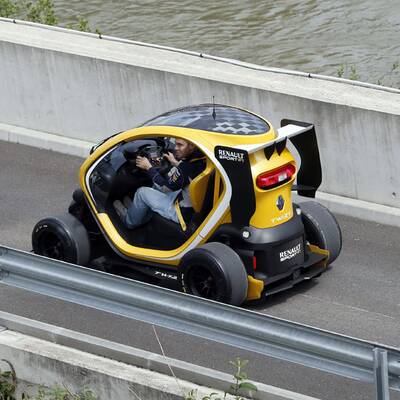 Vettel im Twizy F1