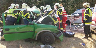 Frontal-Crash: Schüler in Lebensgefahr