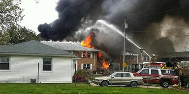 US-Kampfjet stürzt in Wohngebiet 