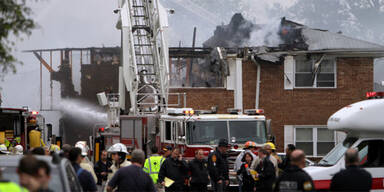 US-Kampfjet stürzt in Wohngebiet 