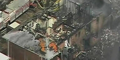 US-Kampfjet stürzt in Wohngebiet 