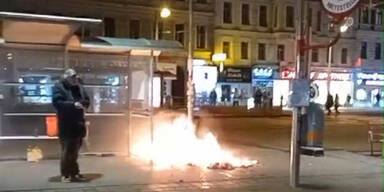 Betrunkener legt in Bim-Station Feuer