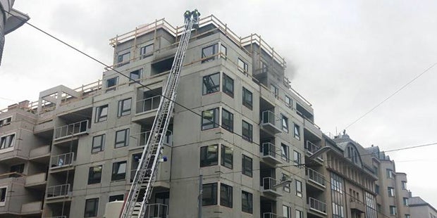 Rauchschwaden über Wien: Dachbrand auf Baustelle