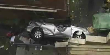 Fahrerin st&uuml;rzt 30 Meter tief aus Parkhaus