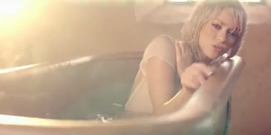 Shakira: "Addicted to you"