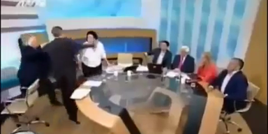 Pr&uuml;gel-Attacke im griechischen TV