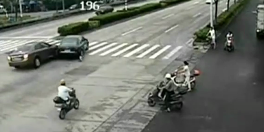 China: Hund verursacht heftigen Autounfall
