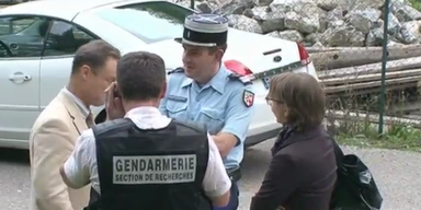 Vierj&auml;hrige &uuml;berlebt unter Leichenberg