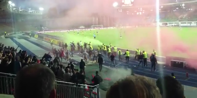 Platzsturm bei LASK gegen Liefering