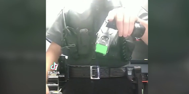 cop mit taser