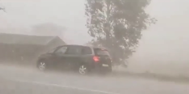 Auto im Unwetter