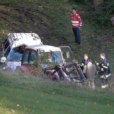 Fünf Kinder und der Lenker wurden teils schwer verletzt