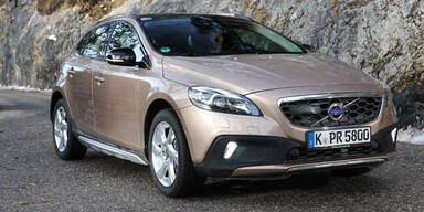 V40 Cross Country: Weiteres Allradmodell