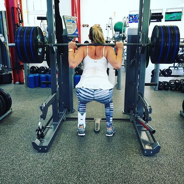 Lindsey Vonn stemmt Gewichte