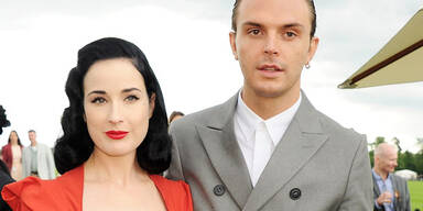 Dita von Teese, Theo Hutchcraft