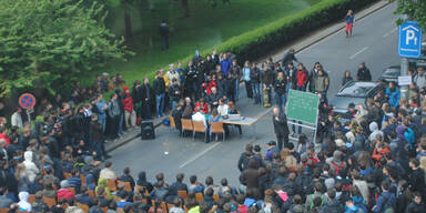 TU verlegt Vorlesung vor Secession