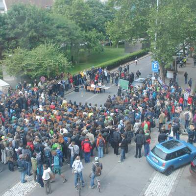 TU verlegt Vorlesung vor Secession