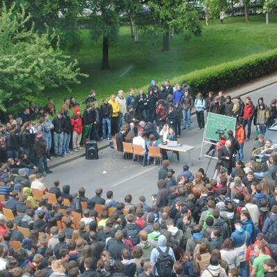 TU verlegt Vorlesung vor Secession