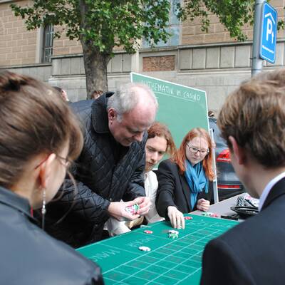 TU verlegt Vorlesung vor Secession