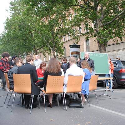 TU verlegt Vorlesung vor Secession