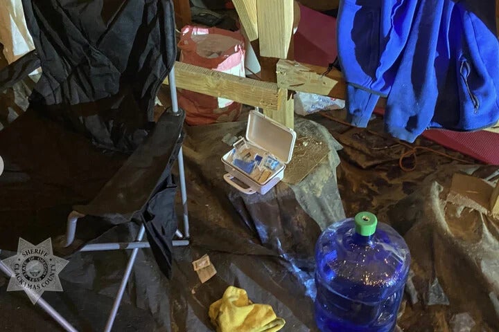 Bei der Durchsuchung fanden die Beamten auch eine Pfeife mit Spuren von Methamphetamin. 