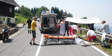 Motorrad bei Crash zerrissen 