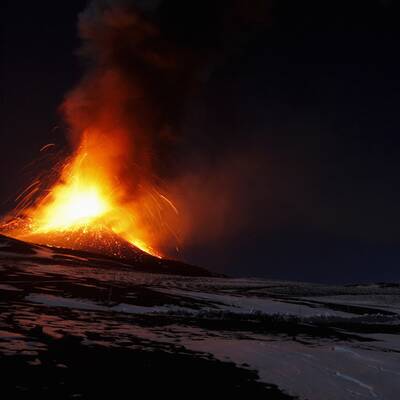 Ätna spuckt wieder Lava