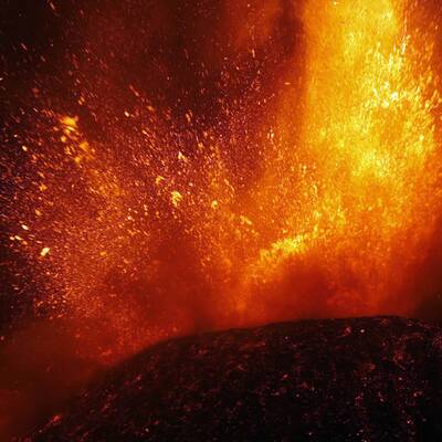 Ätna spuckt wieder Lava