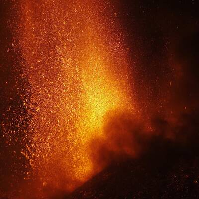 Ätna spuckt wieder Lava