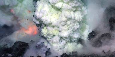 Unterwasser-Vulkan bei Ausbruch gefilmt