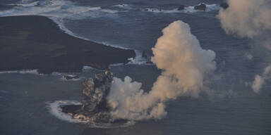 Vulkan hat eine neue Pazifik-Insel geboren