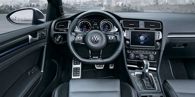 VW greift mit dem Golf R Variant an