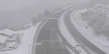 Neuschnee: Stromausfall und Crashs