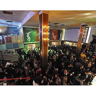 Ausgelassen, freundschaftlich