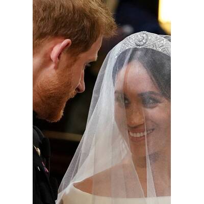 Meghan & Harry im Jaguar