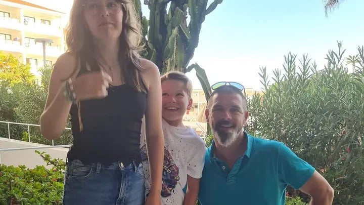 Simon (46) leidet an Blähungen – wenige Monate später ist er tot