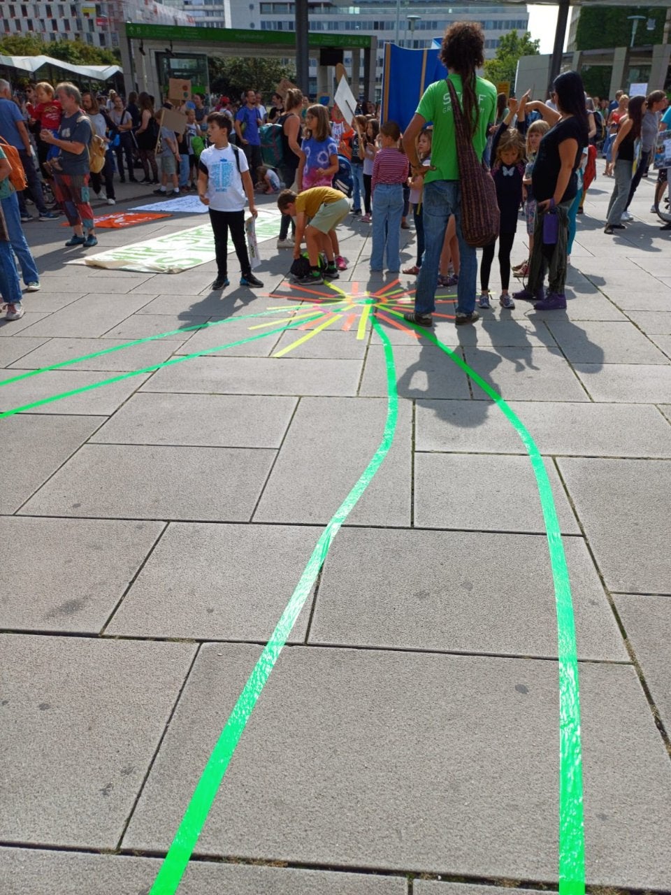 Riesengroße Vulva am Grazer Hauptbahnhof