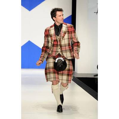 Kilt-Modeschau: Mr. Big zeigt, was Mann drunter trägt
