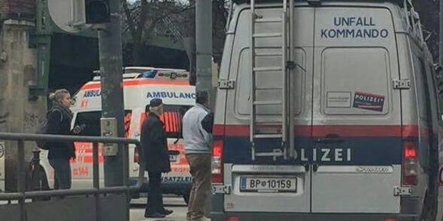 Taxi rast in Familie in Wien hernalser Gürtel