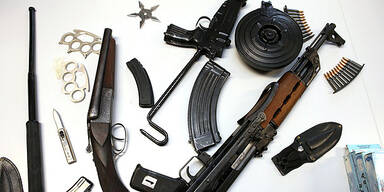 Neo-Nazis fackelten Bordelle ab