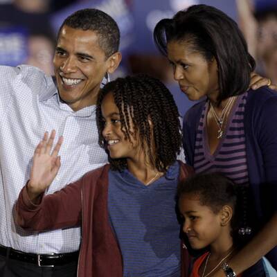 First Daddy: Obama bringt Töchter zur Schule