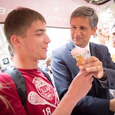 NEOS-Wahlkampfgeschenke